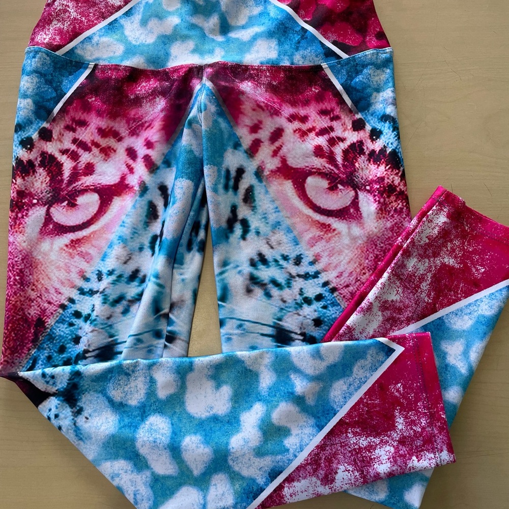 Sadhana new size L/XL workout cropped leggings, pink and blue tiger, compression